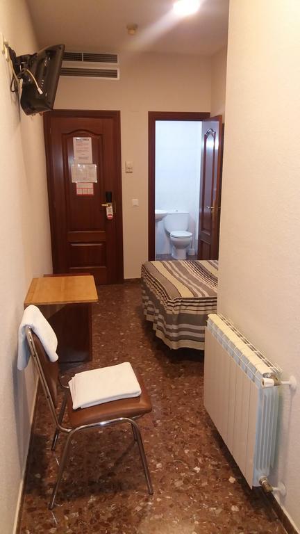 Hostal Venecia Monzon Exterior photo