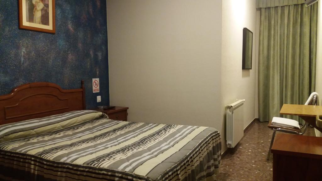 Hostal Venecia Monzon Exterior photo