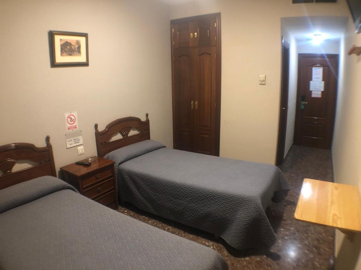 Hostal Venecia Monzon Exterior photo