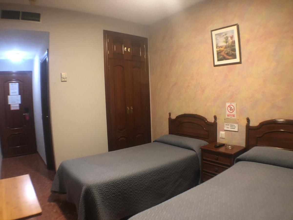 Hostal Venecia Monzon Exterior photo